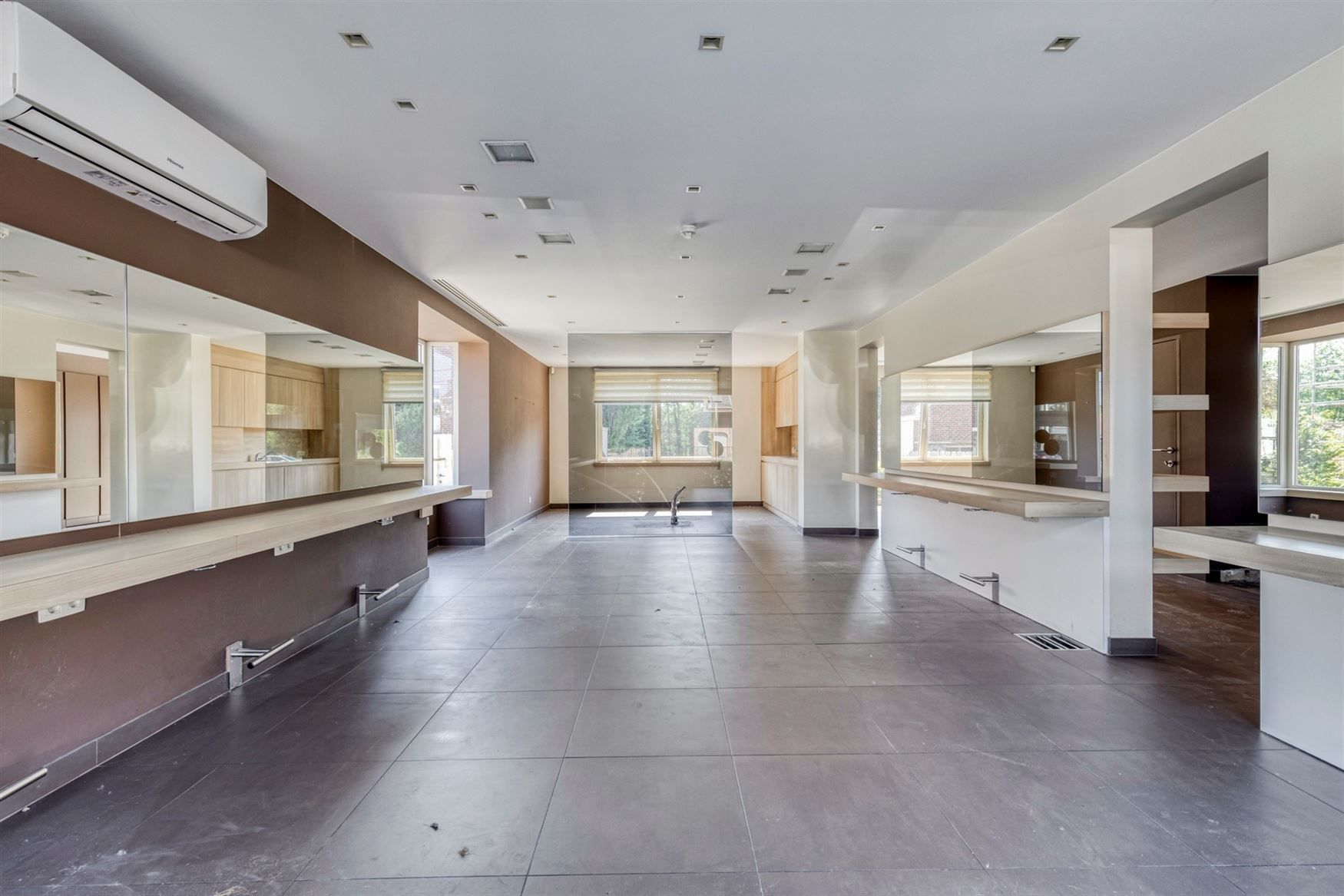 Karaktervol handelspand foto {{pictureIndex}}