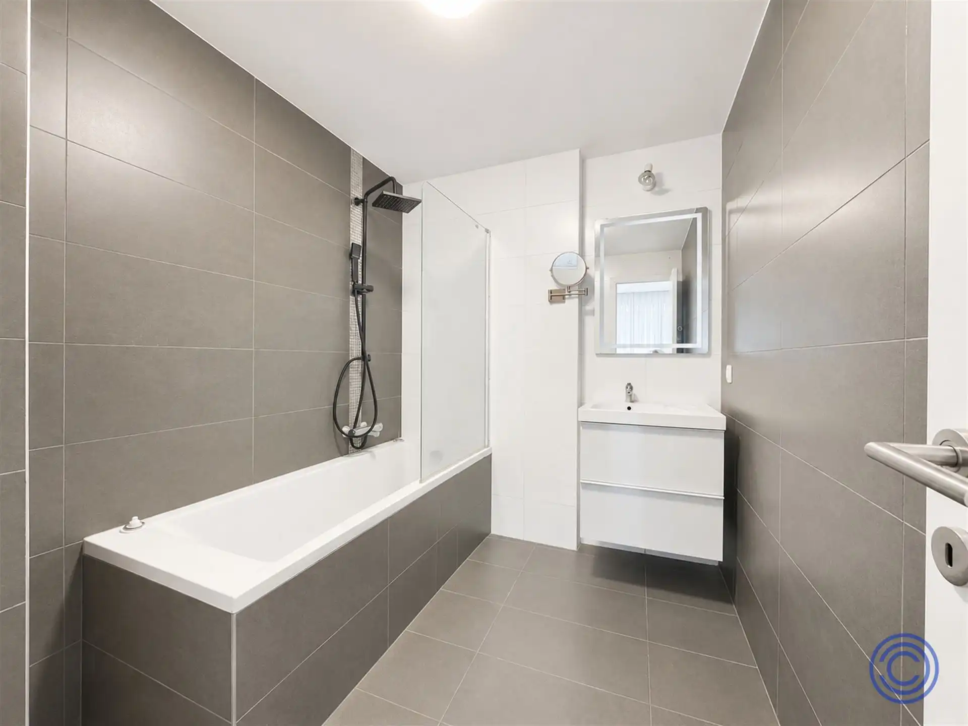 Ruime duplex met 2 slaapkamers in centrum Antwerpen! foto 5
