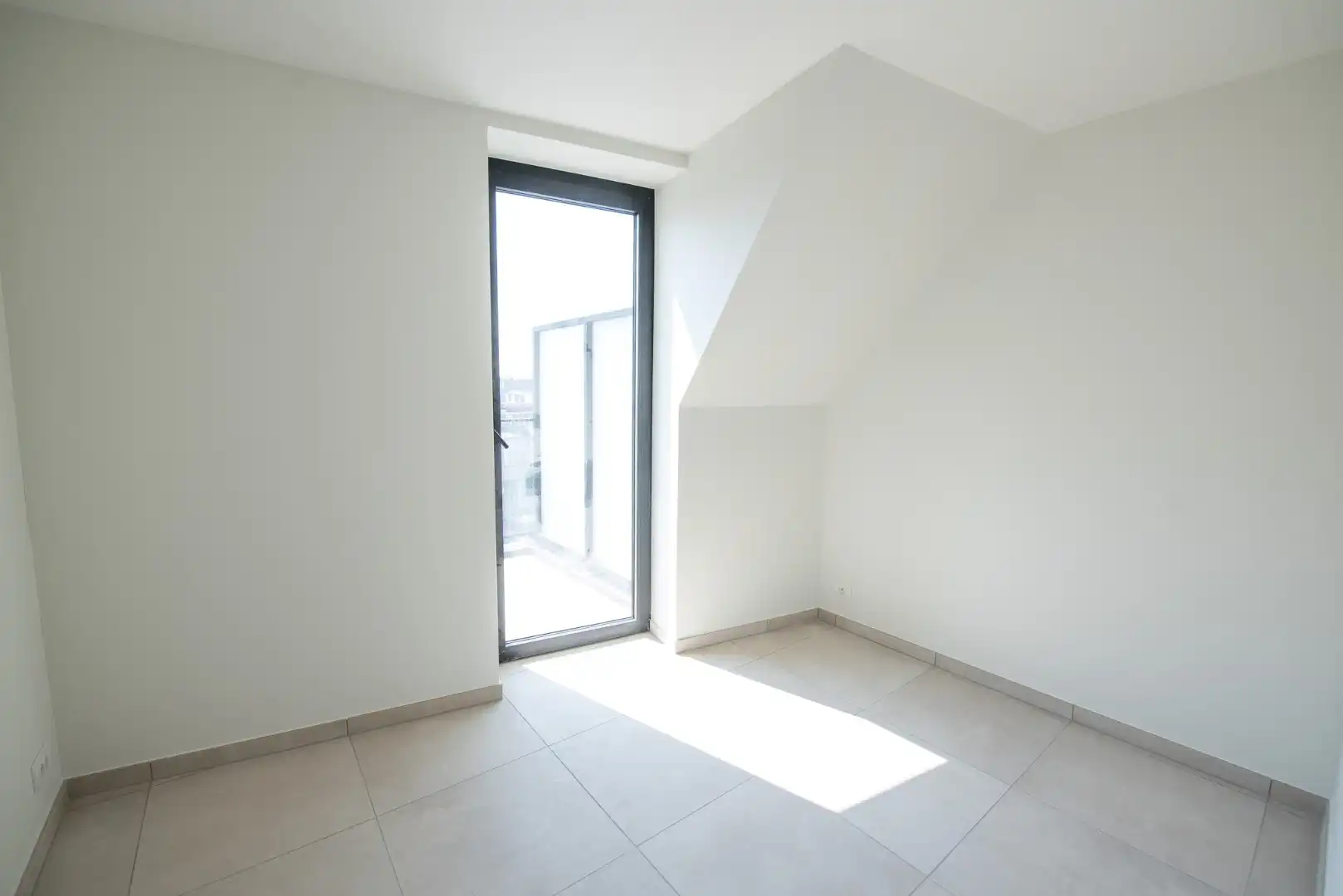 Recent appartement op topligging  TE HUUR in centrum Waregem! foto 13