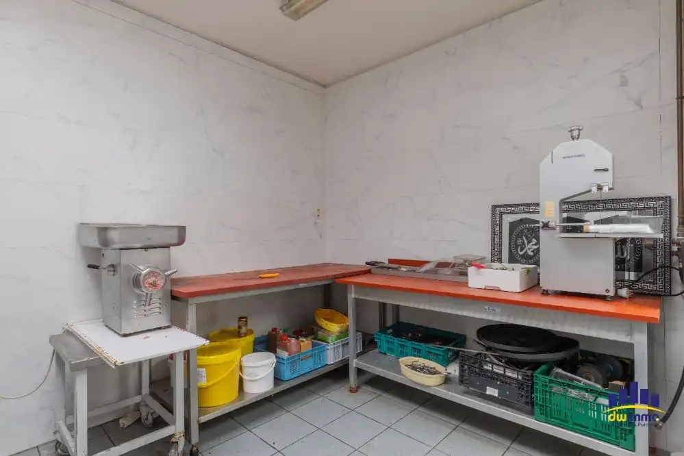 Opbrengsteigendom met woonst te koop op toplocatie langs de Brusselsesteenweg Gent foto 8
