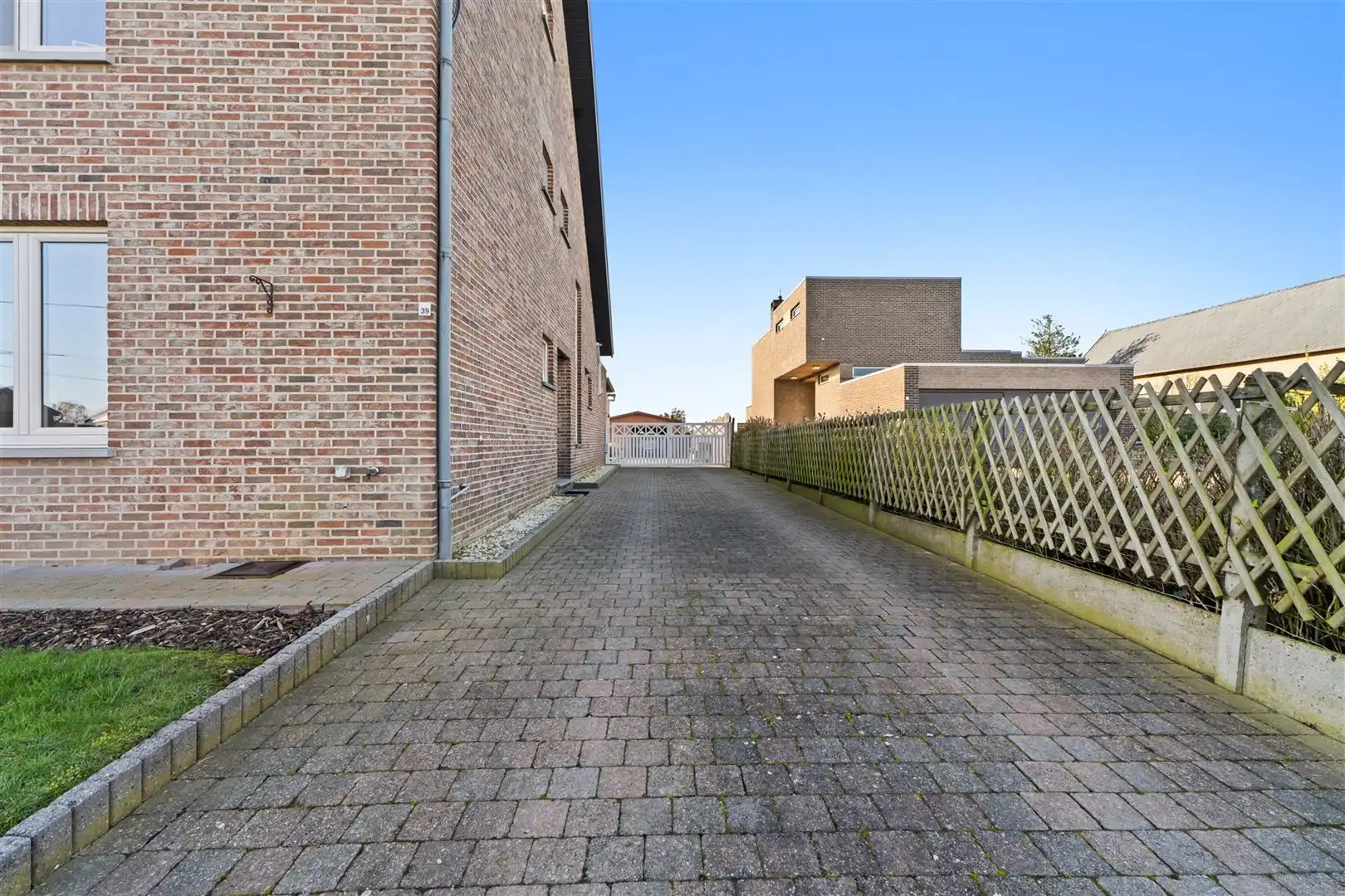 Te koop: ruime halfopen bebouwing met 3 slaapkamers op 6a in Rijkel!  foto 2