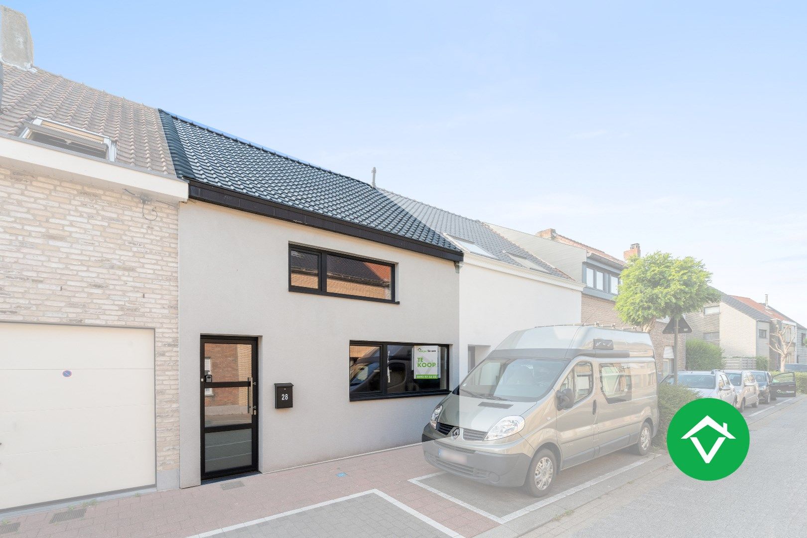 Volledig gerenoveerde gezinswoning met karakter in hartje Bredene-Dorp foto {{pictureIndex}}