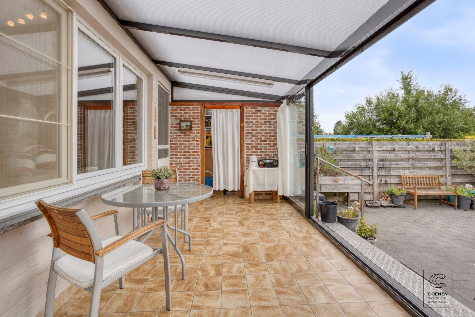 Instapklare woning met 2 slpk, ruime garage en zonnige tuin op TOPlocatie te Wommelgem!  foto 23