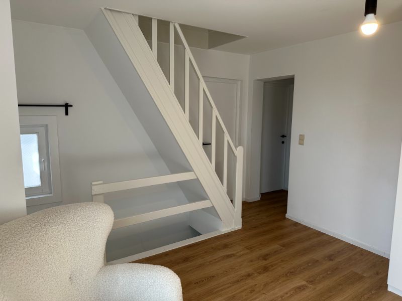 Recent gerenoveerde woning met ruime garage foto 12