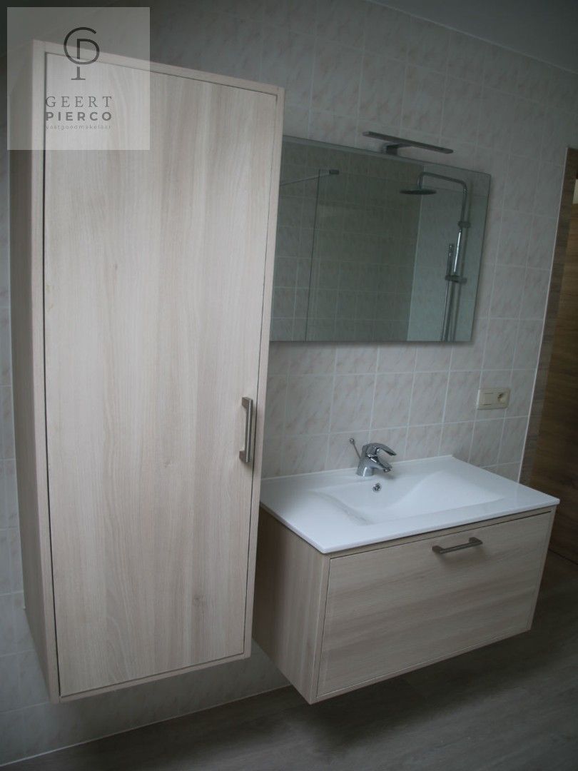 Prachtig gerenoveerde rijwoning met 4 slaapkamers aan de rand van Landen foto 20