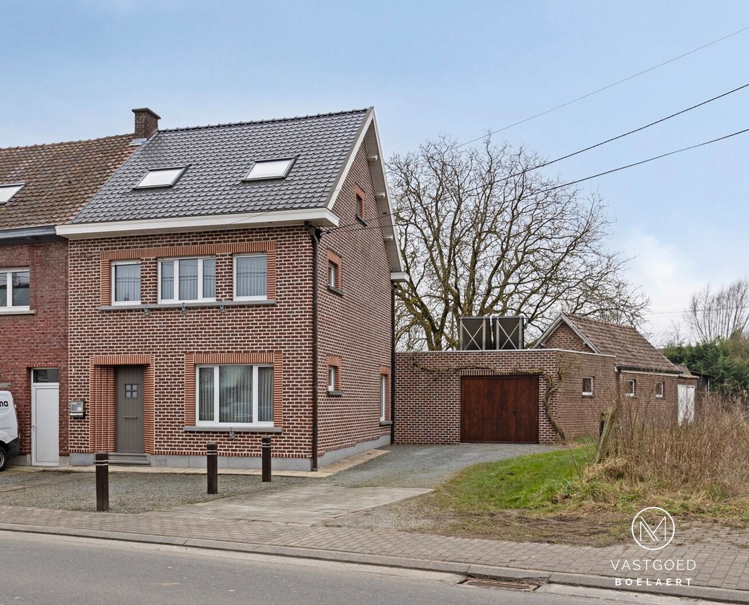 Gezinswoning met grote tuin en garage foto 29