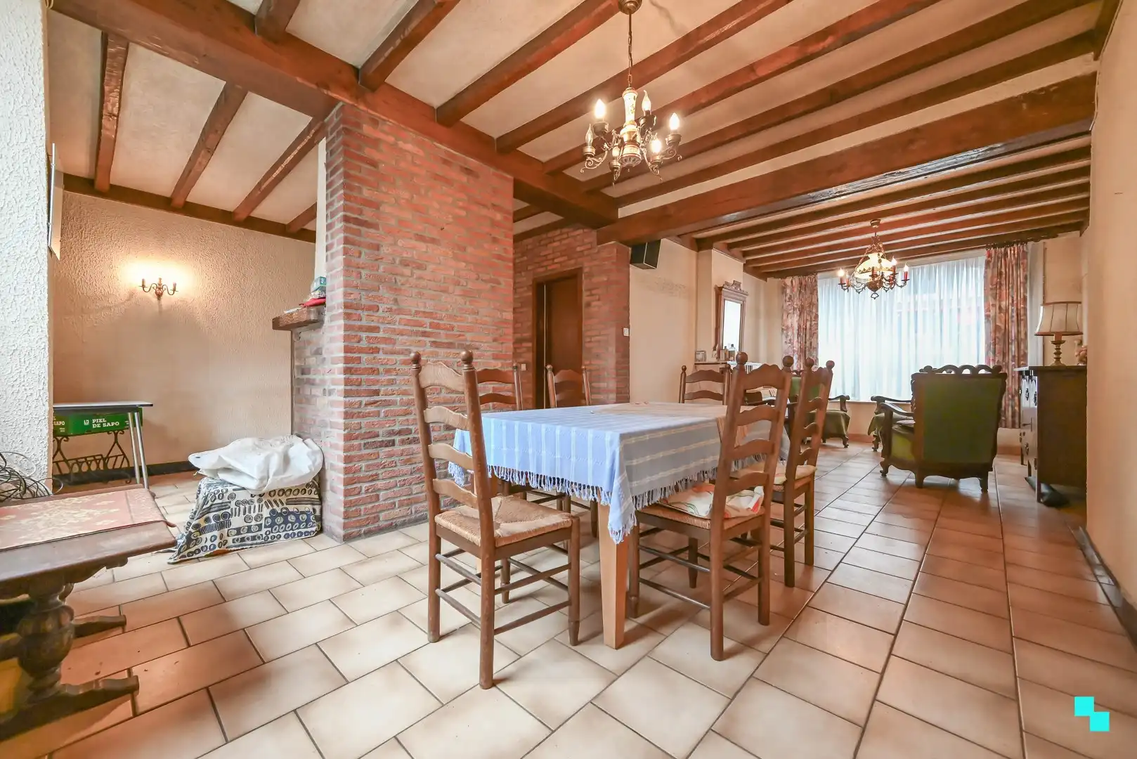 Zéér ruime ééngezinswoning met drie slaapkamers en bijgebouwen te Izegem foto 4