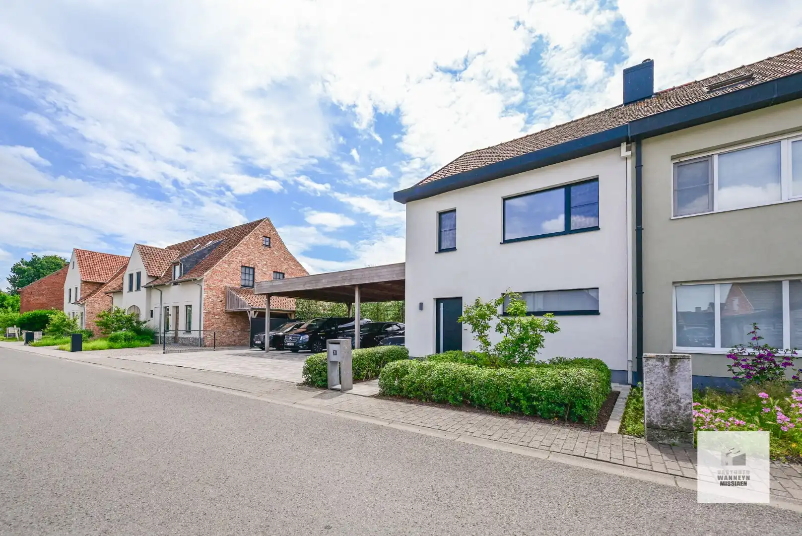 Energiezuinige woning met 4 slaapkamers, prachtige tuin met grote/hoge carport . foto 25