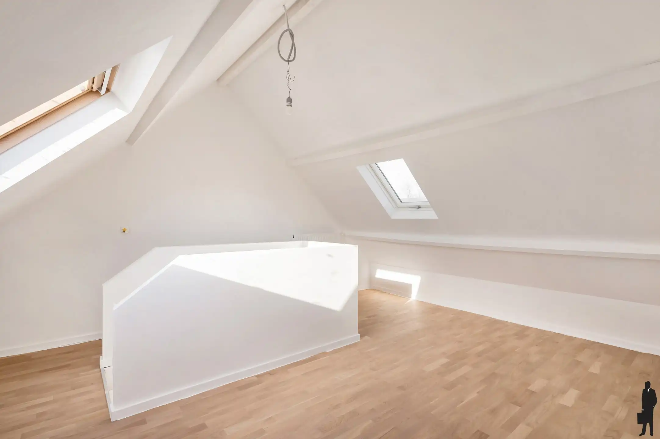 Handelsgelijkvloers met gerenoveerde triplex in het centrum! foto 24