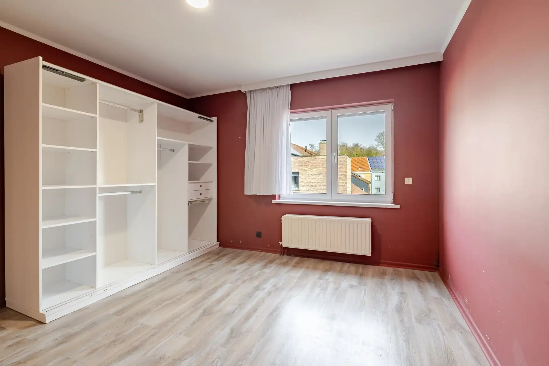 Instapklare woning met 4 slks, garage en aanpalende bouwgrond foto 16