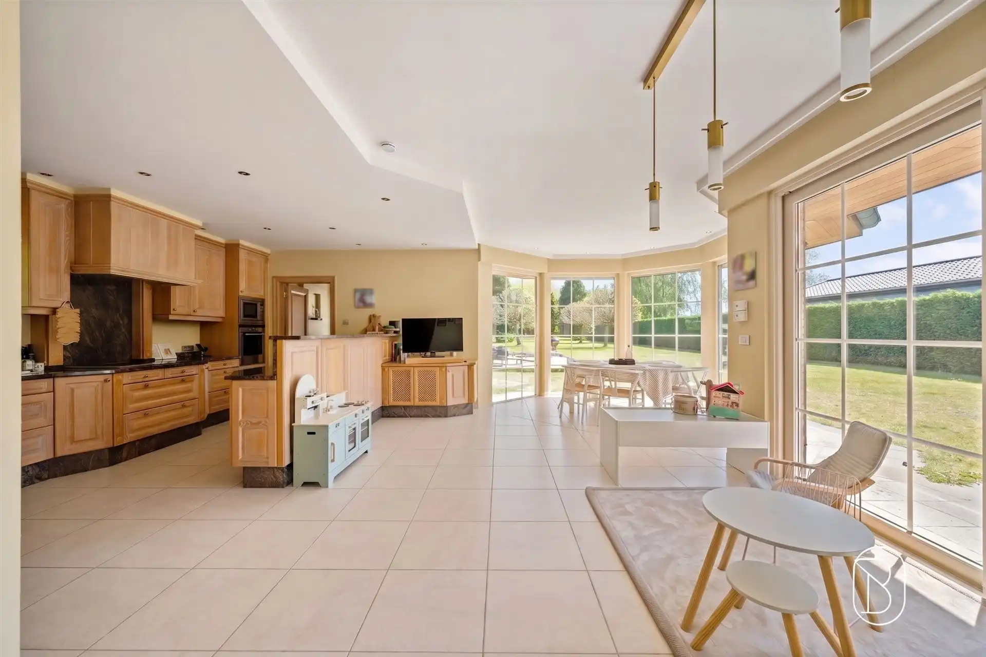 Perfect onderhouden grote villa op 3000m2. foto 18