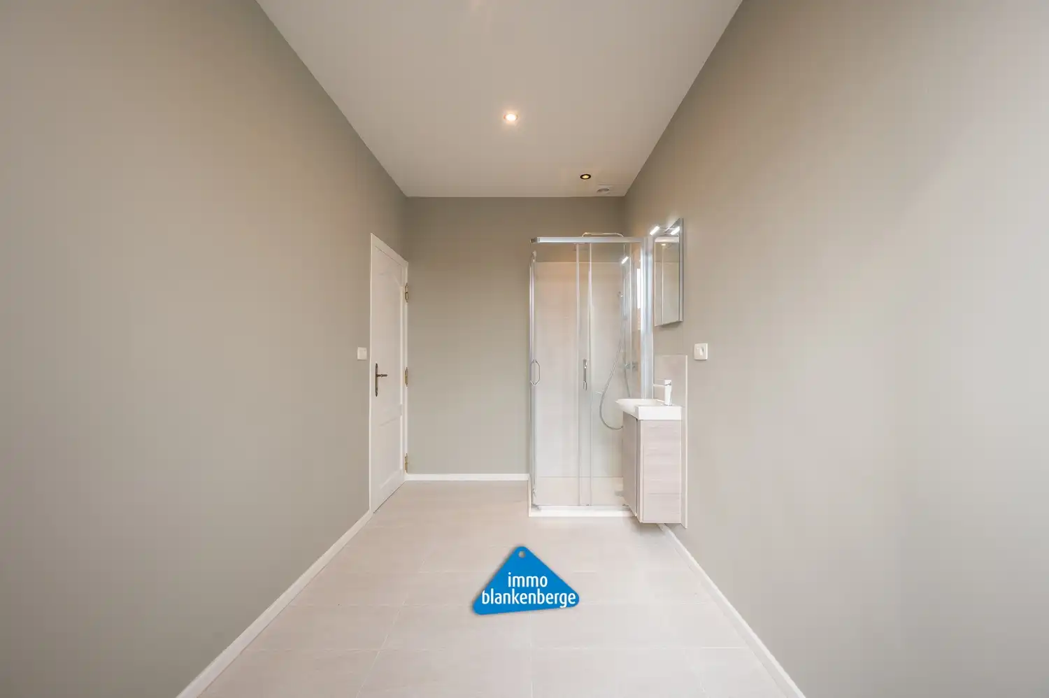 Volledig gerenoveerd duplexappartement nabij het Stationsplein en de Zeedijk foto 7