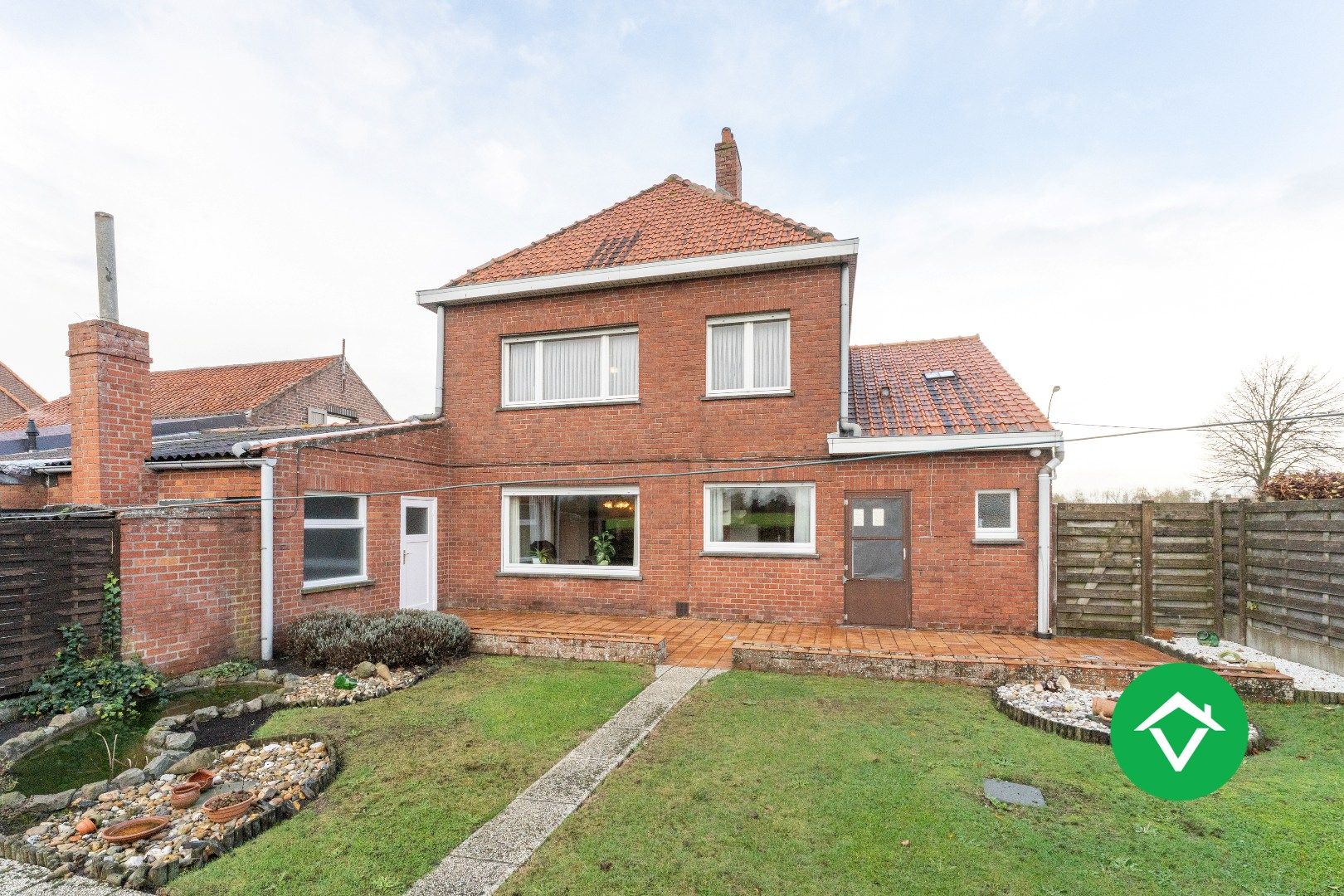 Op te frissen gezinswoning met twee garages en landelijk zicht te Eernegem foto 21