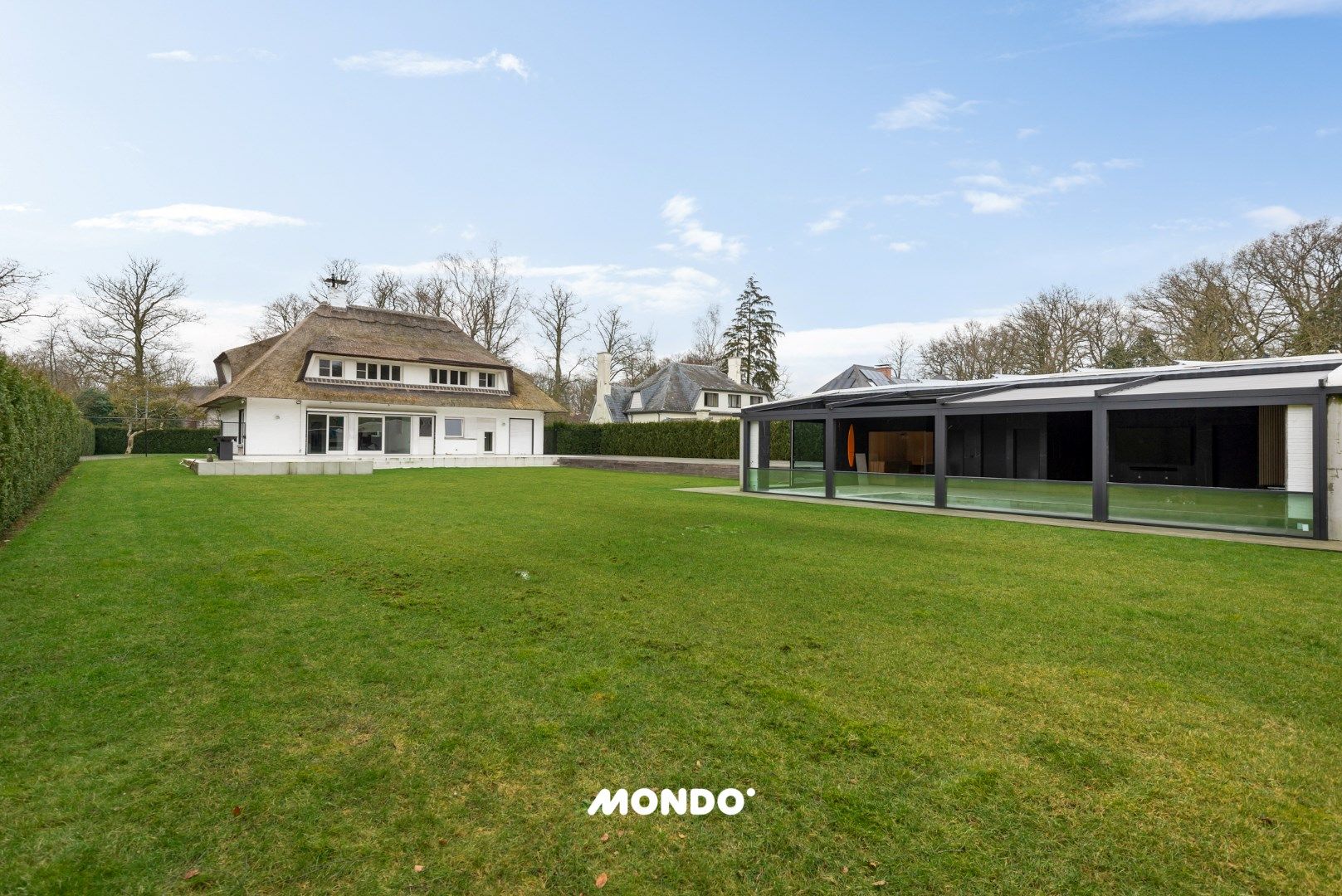 Karaktervolle villa met luxueus poolhouse, sauna en riante tuin – Toplocatie in Brasschaat foto {{pictureIndex}}