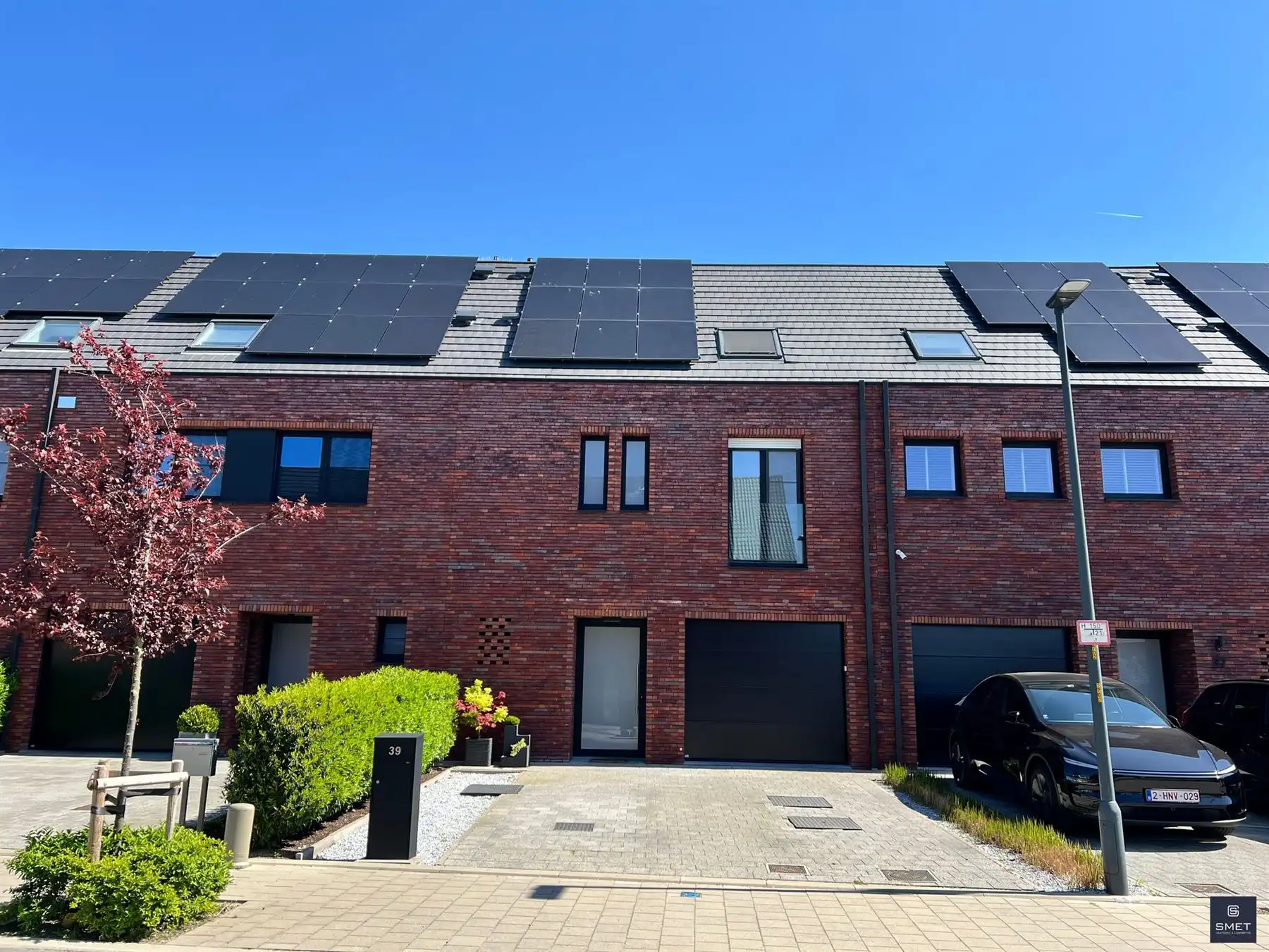 RECENTE  BEN-WONING  MET 5 SLPKS, TUIN EN GAR. foto {{pictureIndex}}