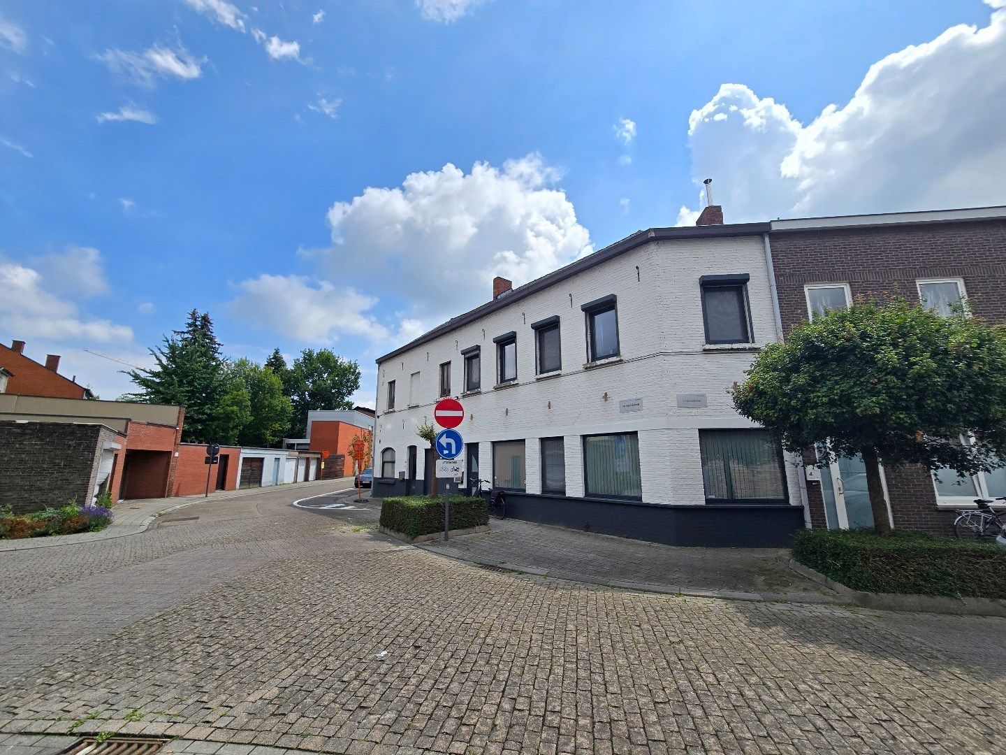 2 te renoveren woningen, nabij centrum, station  foto 2