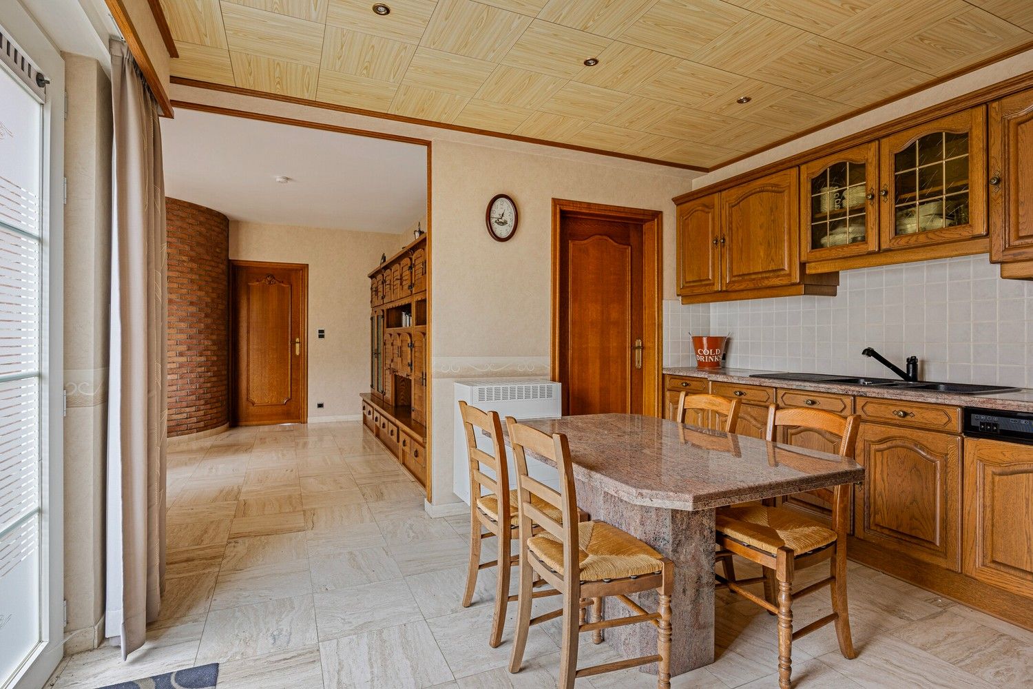 Ruime woning met 4 slaapkamers, bureau en hedendaags potentieel foto 7