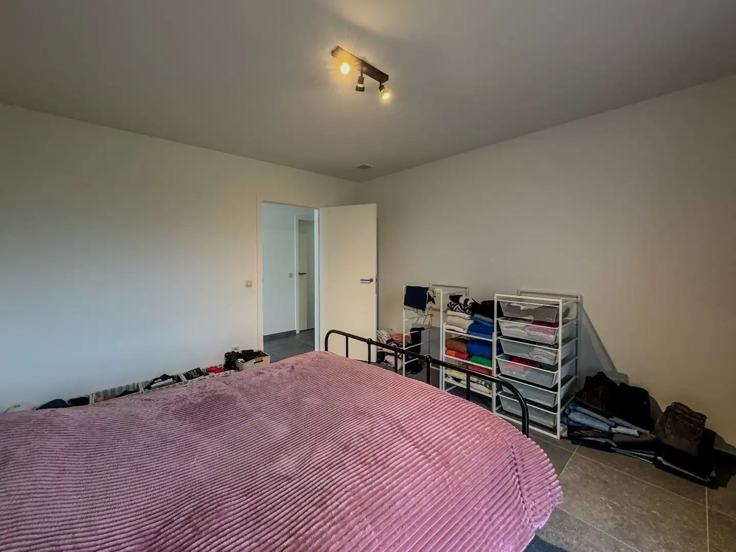 Prachtige nieuwbouwwoning met 3 slaapkamers, carport en tuin met tuinberging. foto 16