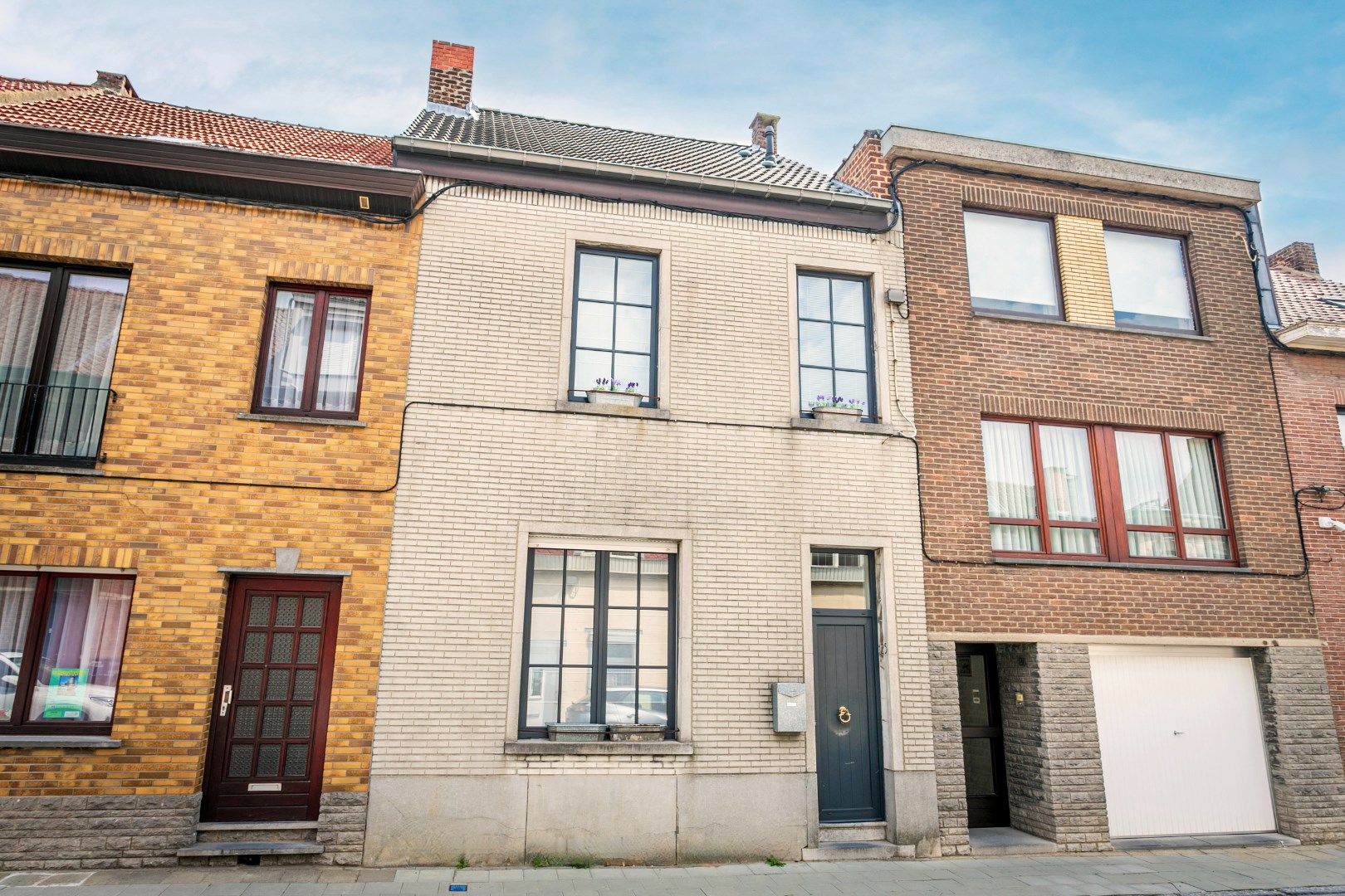 Instapklare woning met 3 slaapkamers, tuin en uitstekende ligging te Halle foto {{pictureIndex}}