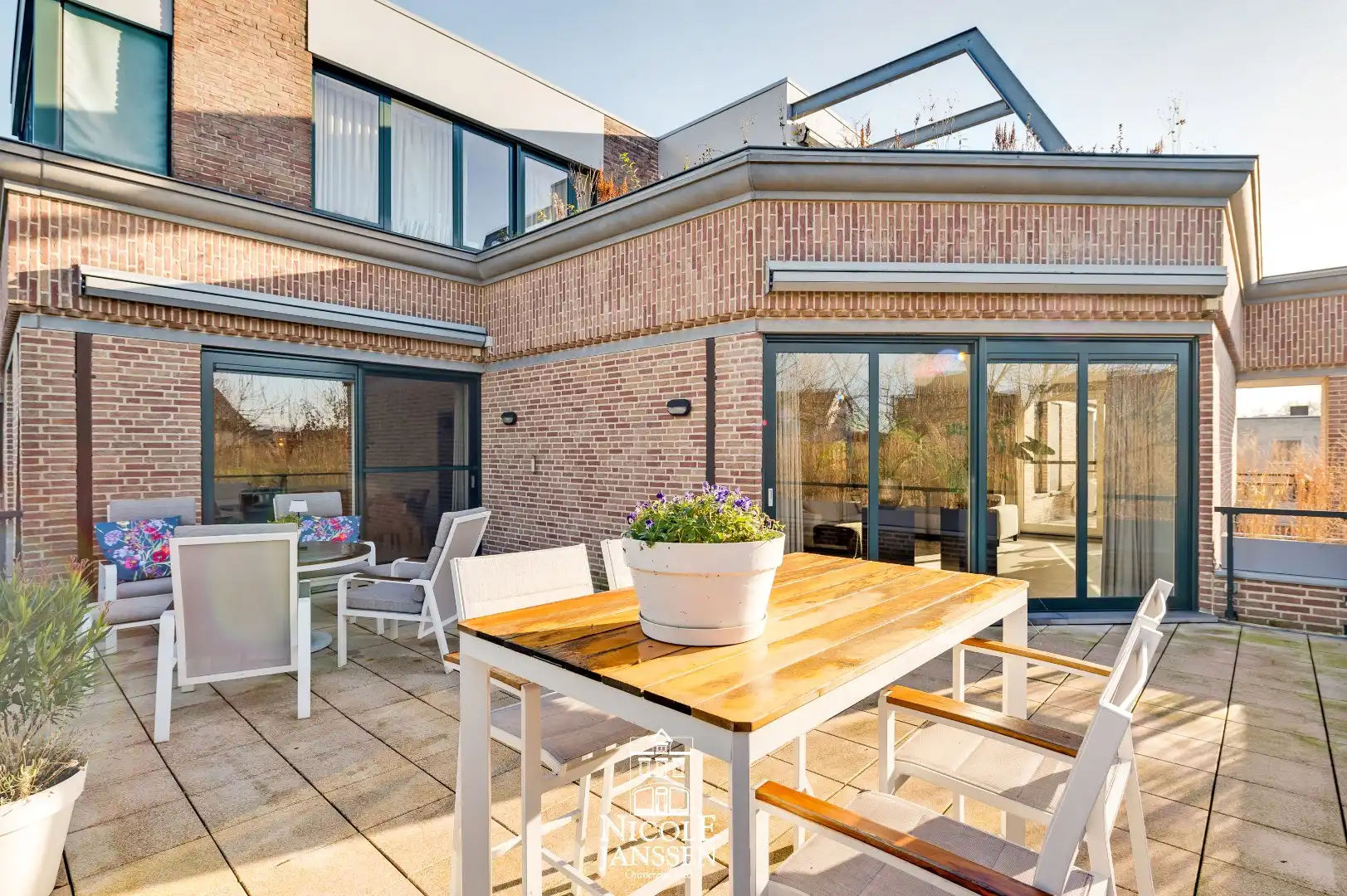 Prachtig luxueus appartement met 2 slaapkamers, kantoorruimte en ondergrondse garage foto 18