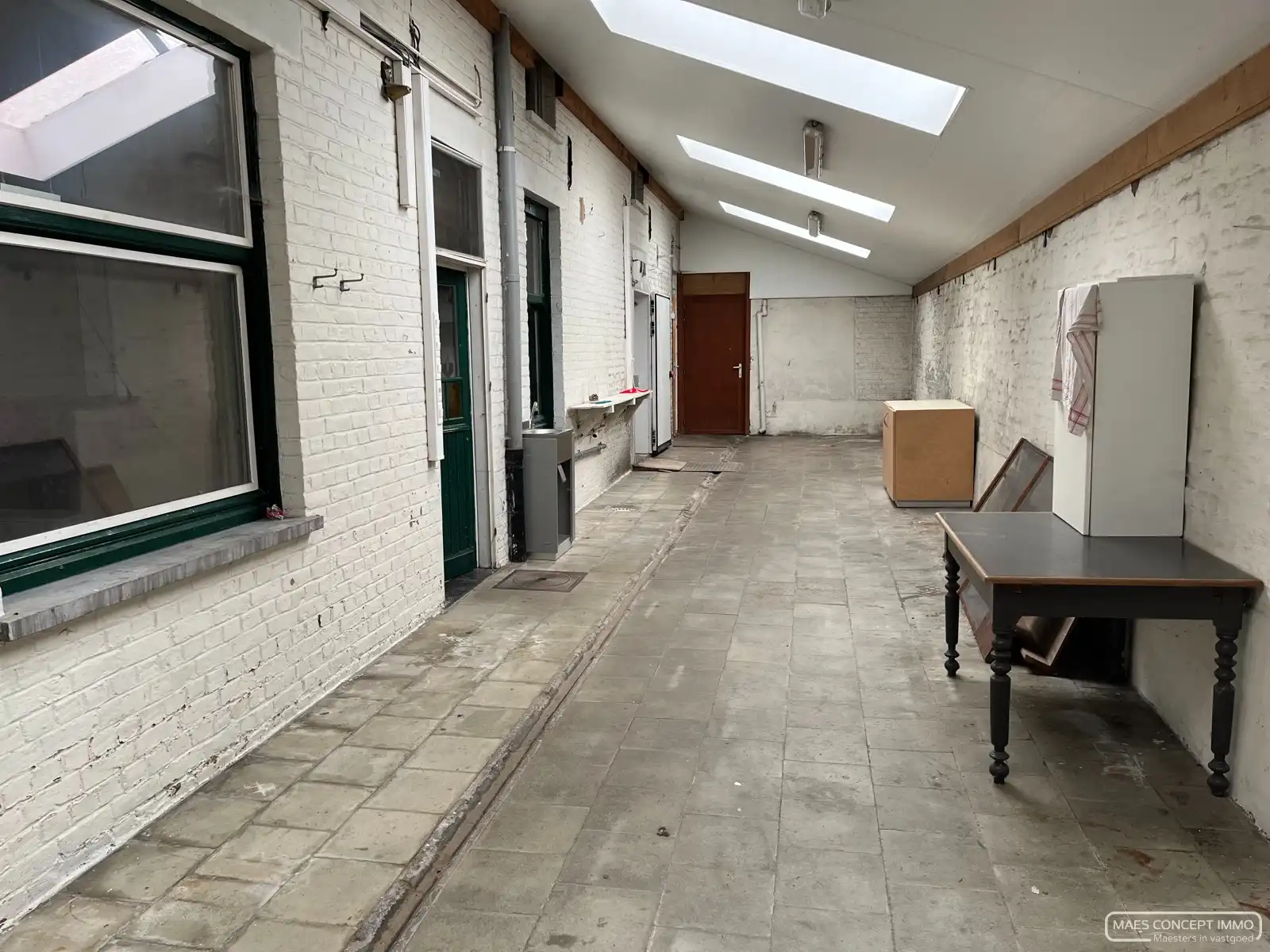 Centraal gelegen handelspand te huur in Anzegem langs drukke invalsweg foto 6