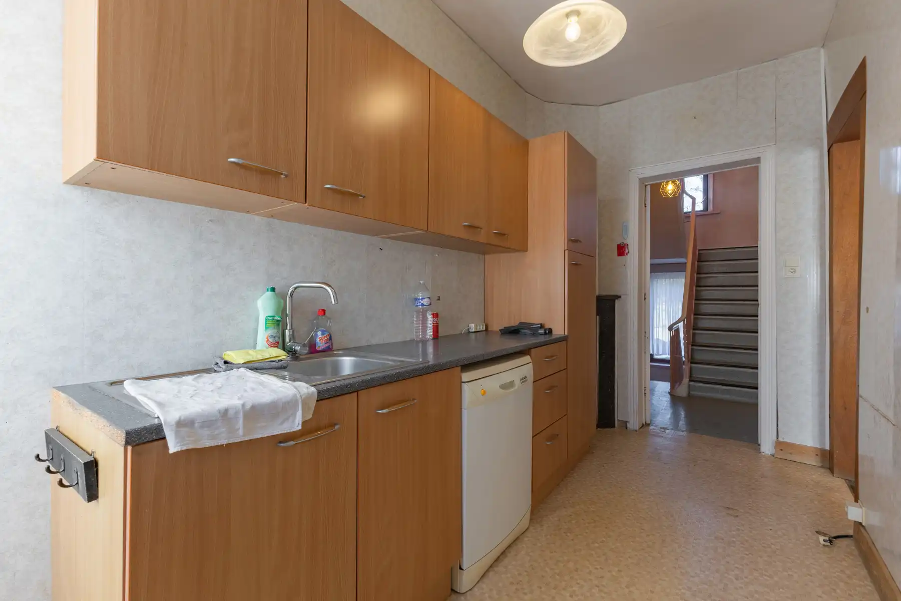 Gunstig gelegen te renoveren woning met tuin foto 19