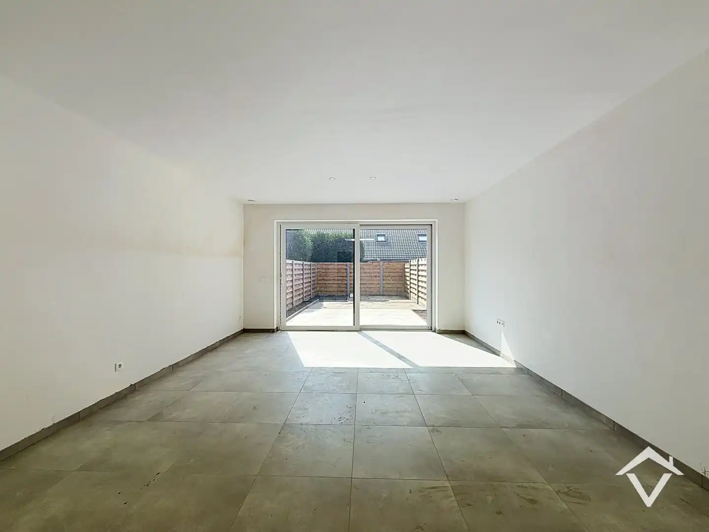 Centraal gelegen nieuwbouwwoning met 3 slaapkamers, tuin en overdekte autostaanplaats foto 13