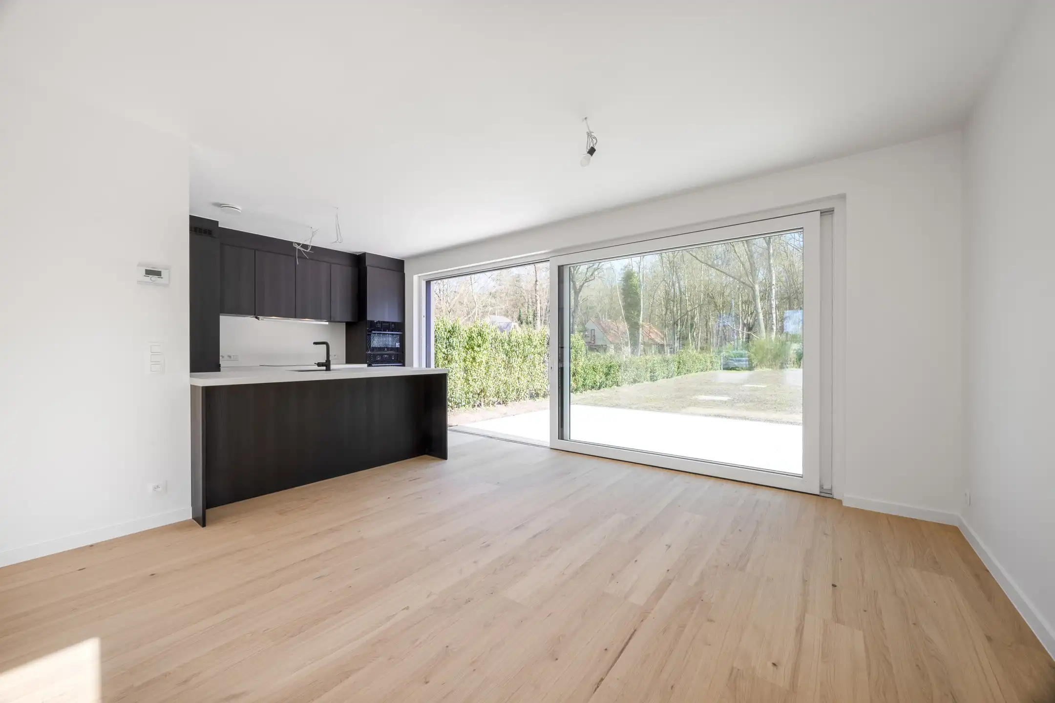 Stijlvolle nieuwbouwkoppelwoning met adembenemend boszicht foto 9