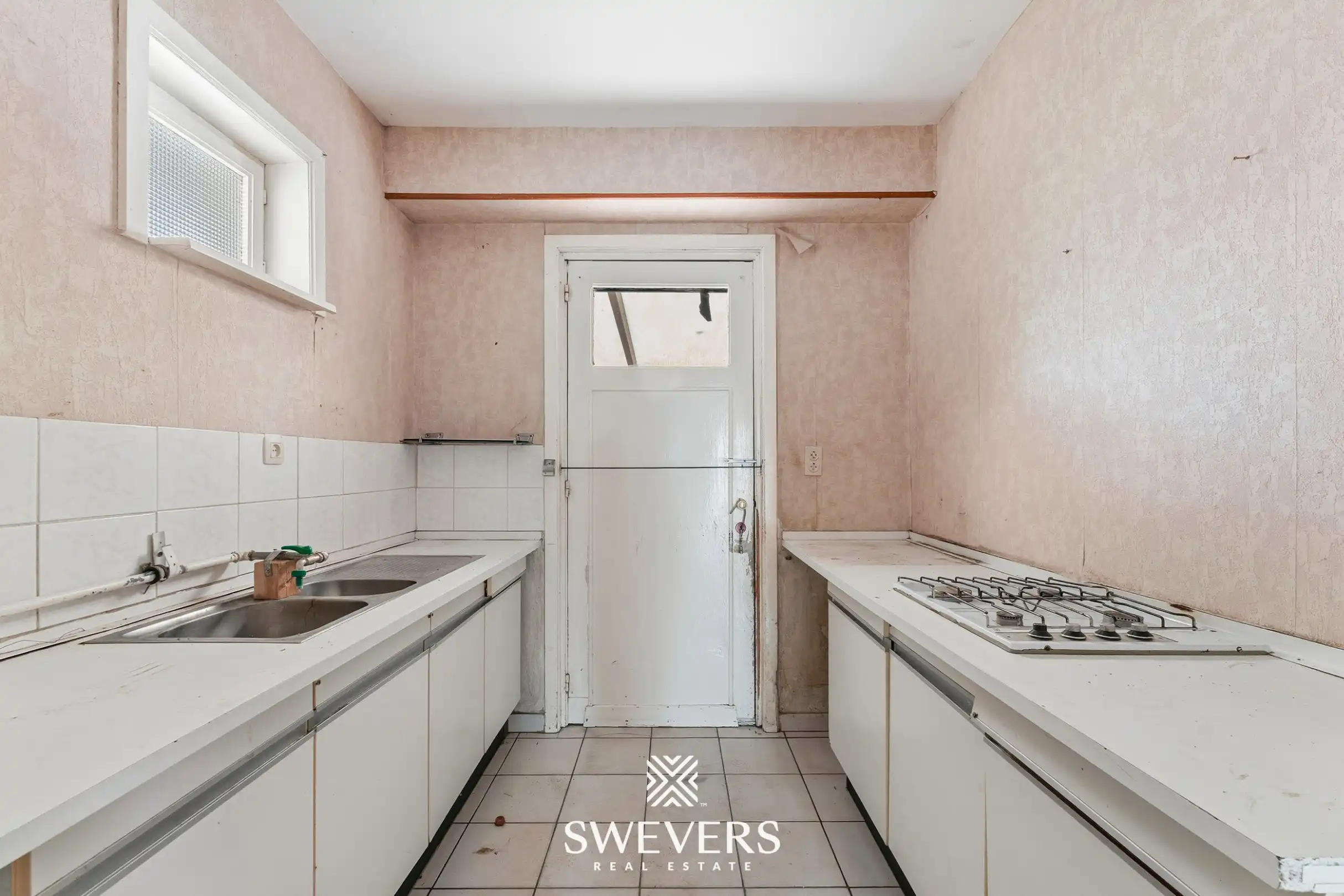 Bel-etage woning, 3 slpk, met aansluitende weide en vergunde stallingen en aparte weide, in totaal op 85a52ca foto 11