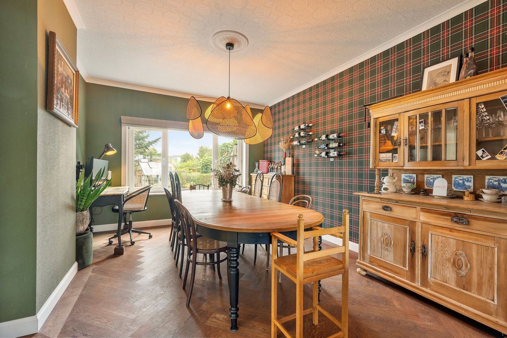 Prachtige karaktervolle, halfopen, robuuste én energiezuinige bel-étage van de jaren '50 met 4 slaapkamers, garage, kelderverdieping en paradijselijke tuin. foto 13