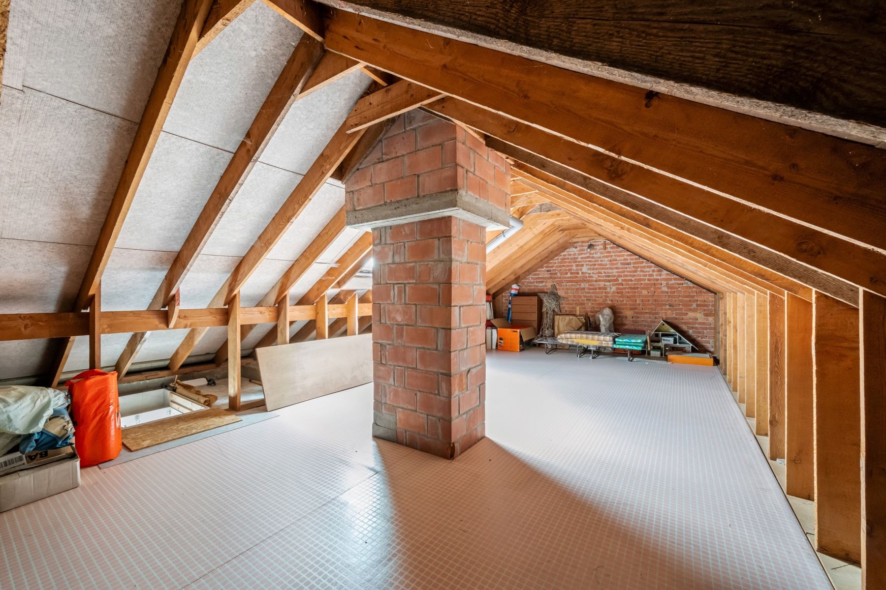 Ruime woning met tuin en bijgebouwen in rustig Sint-Kruis. foto 25