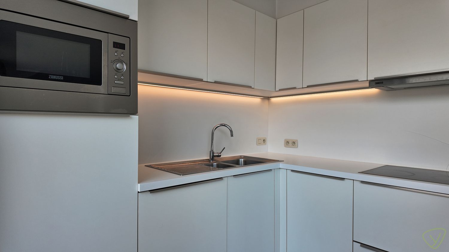 Instapklaar duplex-appartement met terras in het hart van Waarschoot! foto 8