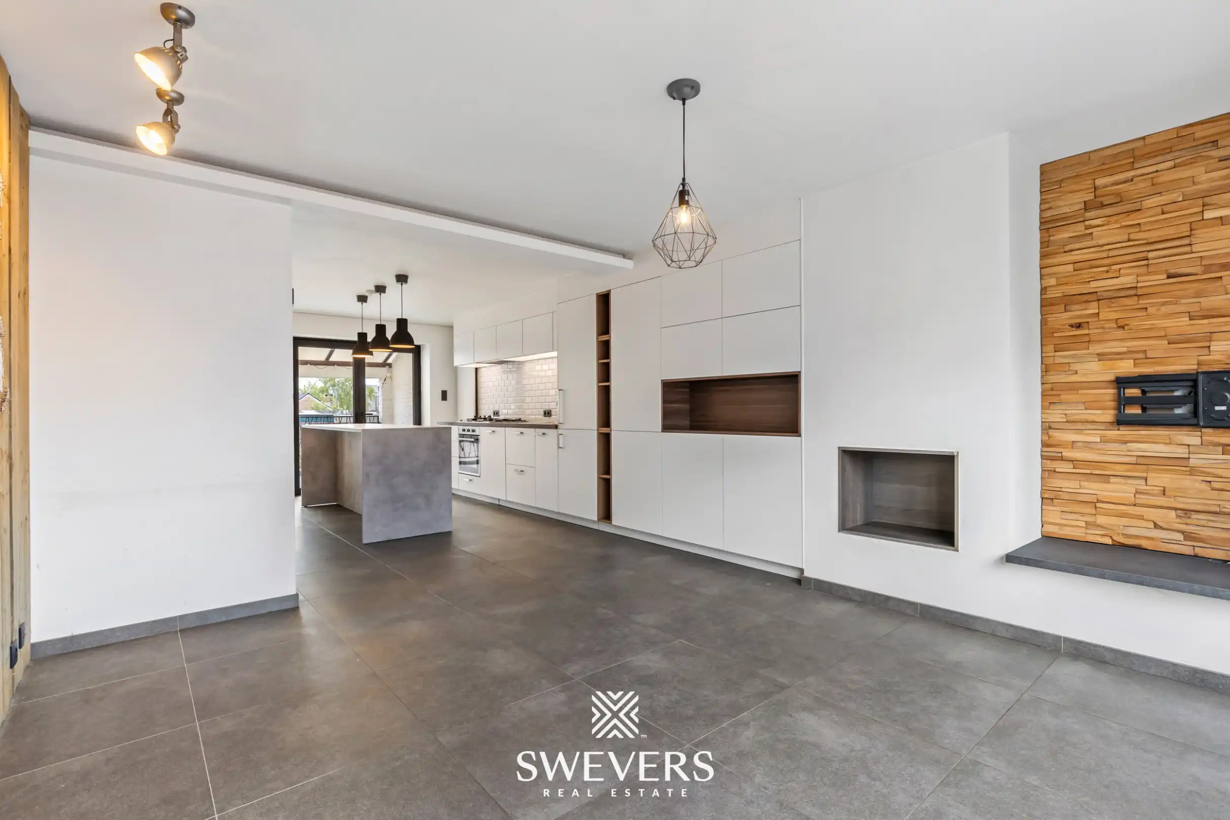 Instapklare en energiezuinige rijwoning met tuin, terras en garage in hartje Leopoldsburg foto 5