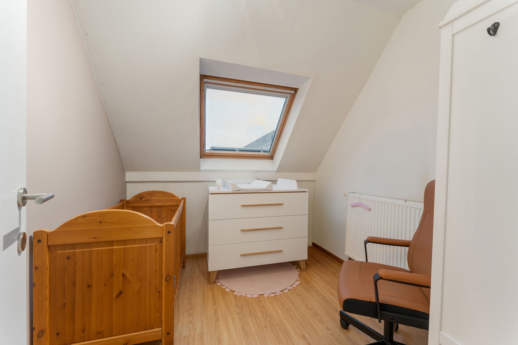 Instapklare woning  met 4 slpk, garage en stadstuin foto 11