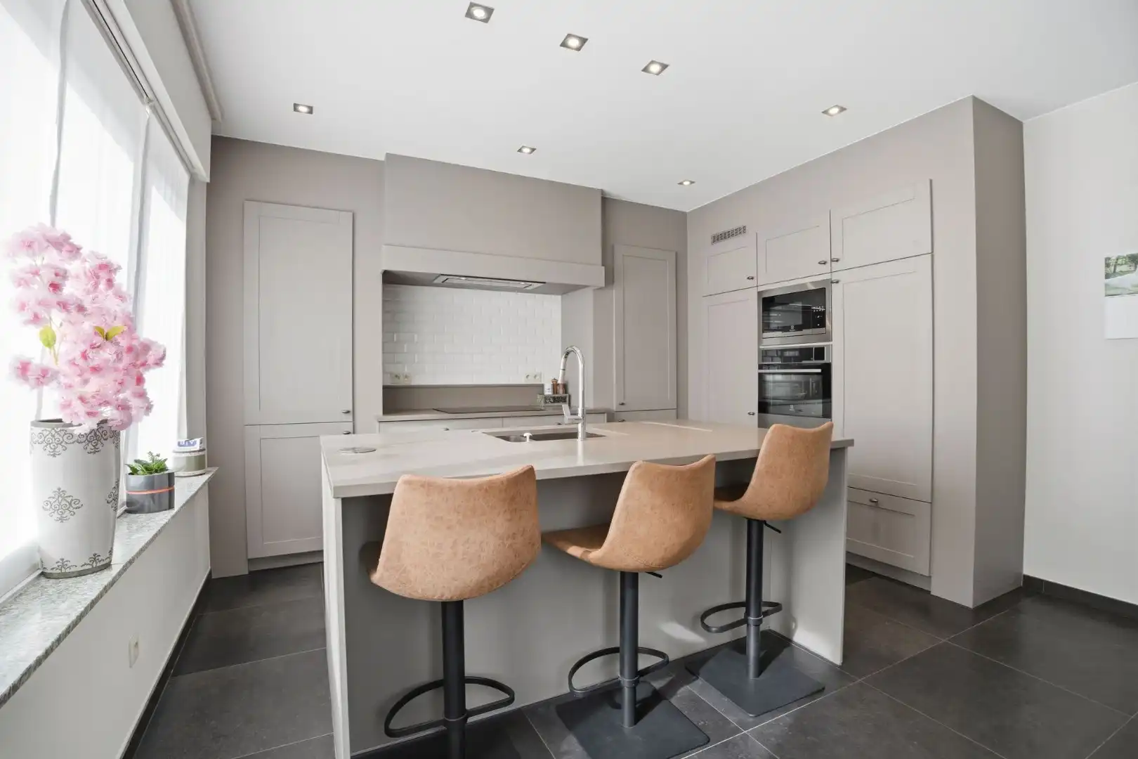 Grote halfopen woning met mogelijks 4 kamers, garage, zonnepanelen en tuin foto 16