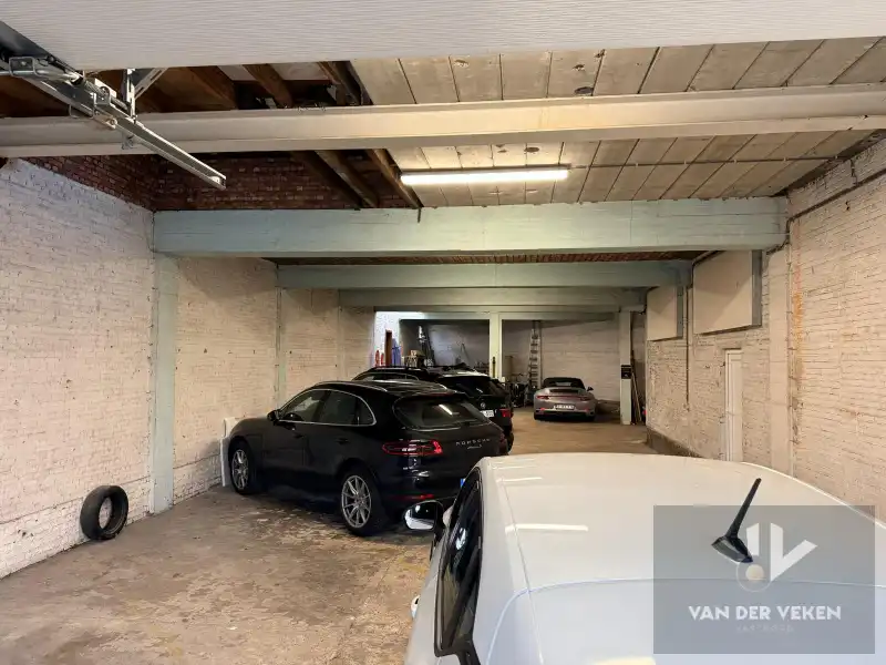 Autoplaats stadsomvaart foto {{pictureIndex}}