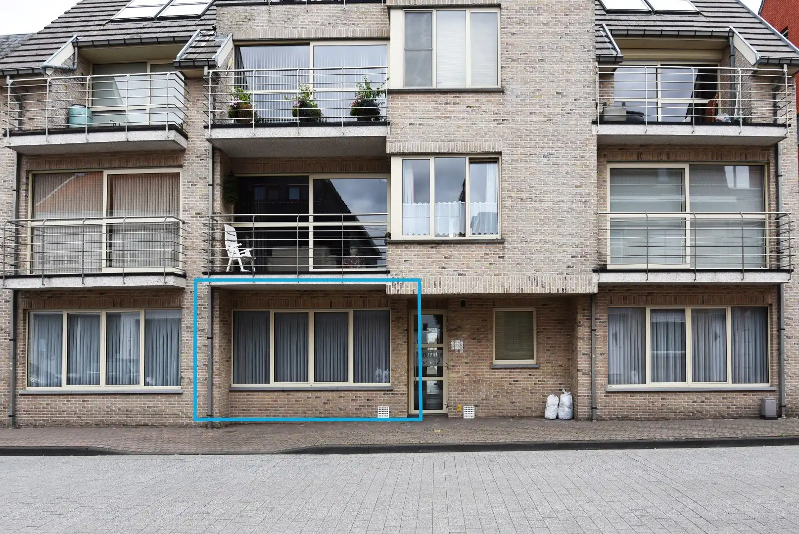 Studio met garage te Assenede centrum foto {{pictureIndex}}