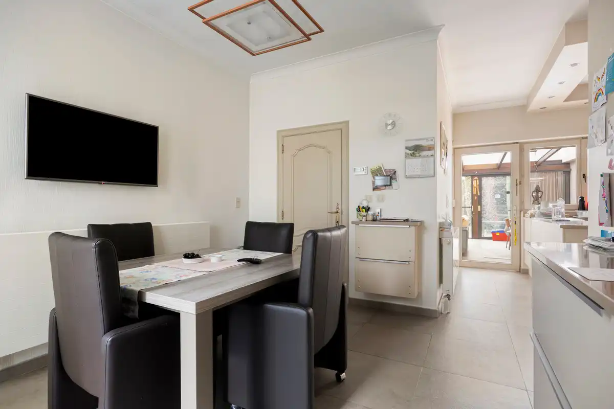 ROYALE WONING MET DOKTERSPRAKTIJK TE BILZEN HOESELT. foto 17