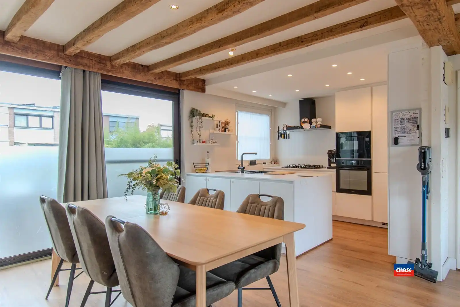 Bel-étage met 4 slaapkamers, grote oprit, garage, grote tuin en groot terras foto 16