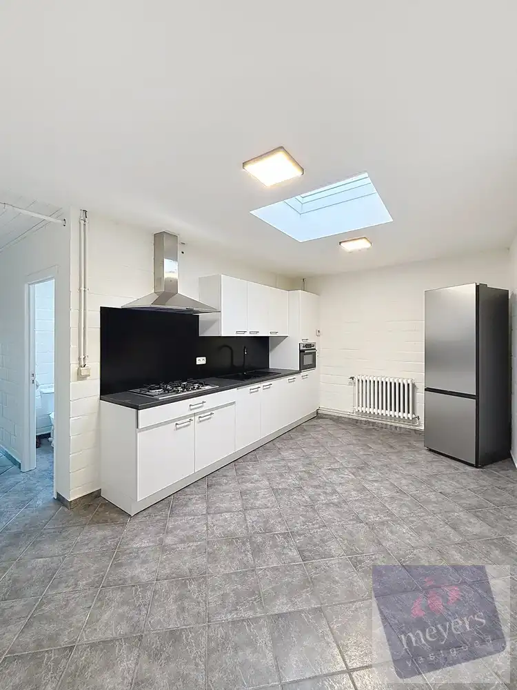 Stijlvolle halfopen bebouwing met tuin op centrale ligging in Hasselt foto 8