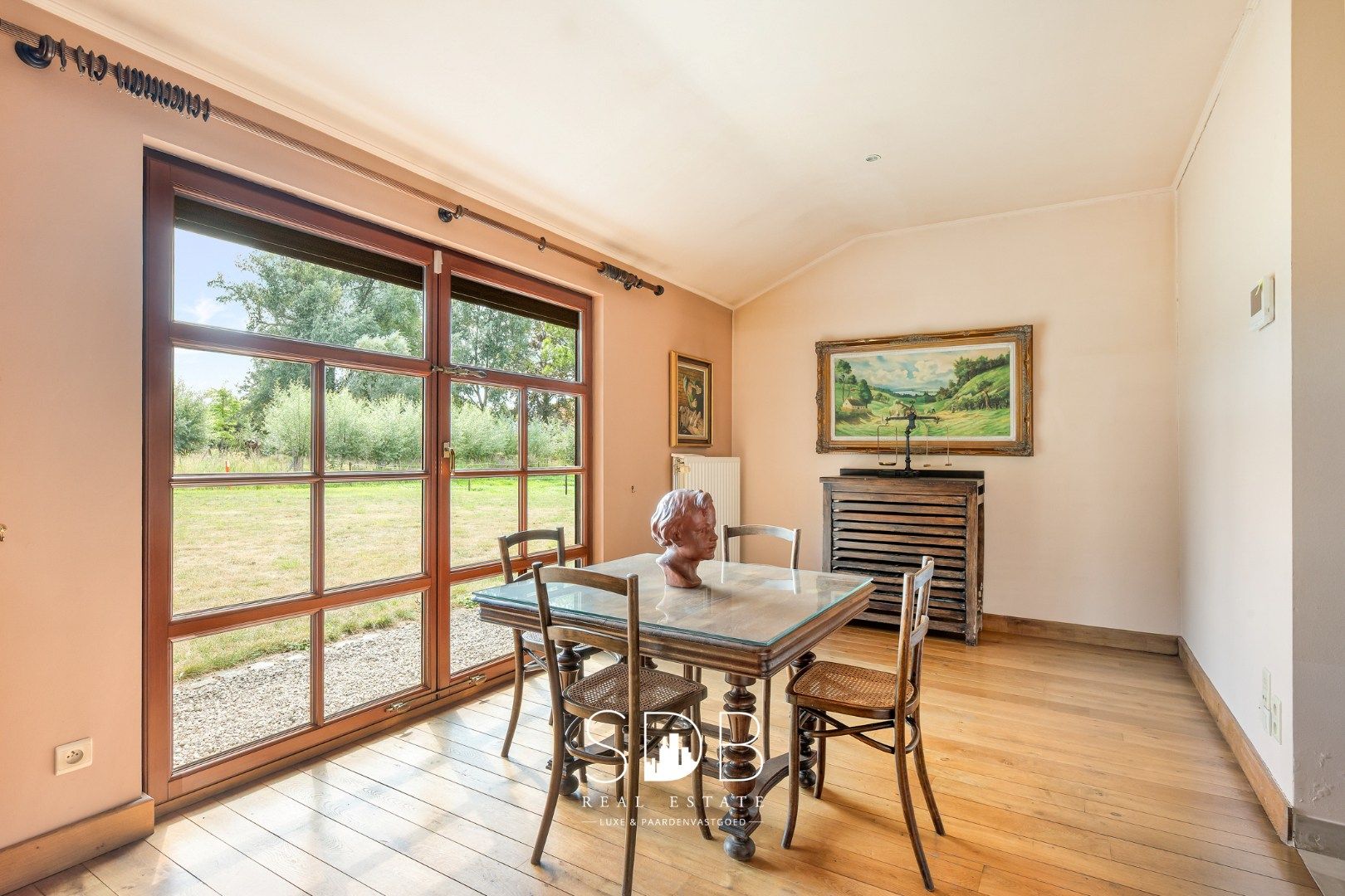 Hedendaagse villa met gezinstuin en graslanden op 7.496m² foto 10