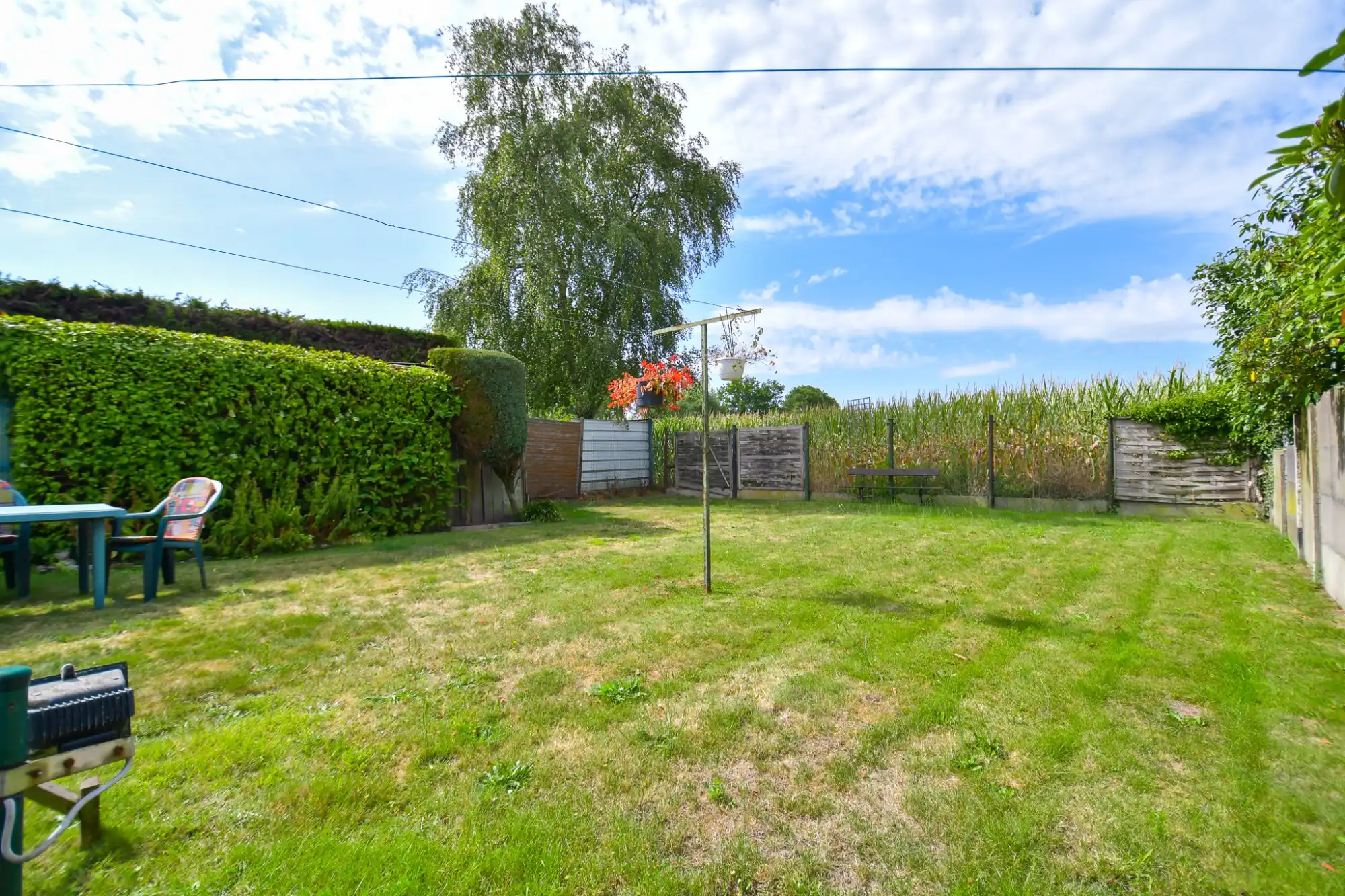 Rustig en centraal gelegen woning met landelijk uitzicht, grote garage en tuin foto 2