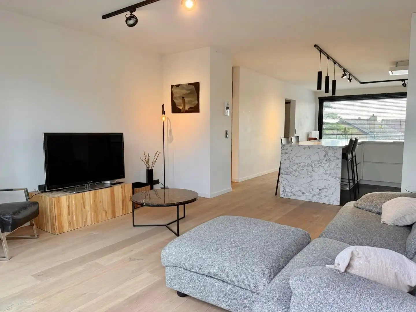 Oostduinkerke Dorp - Zeer ruime duplex met 3 slaapkamers foto {{pictureIndex}}