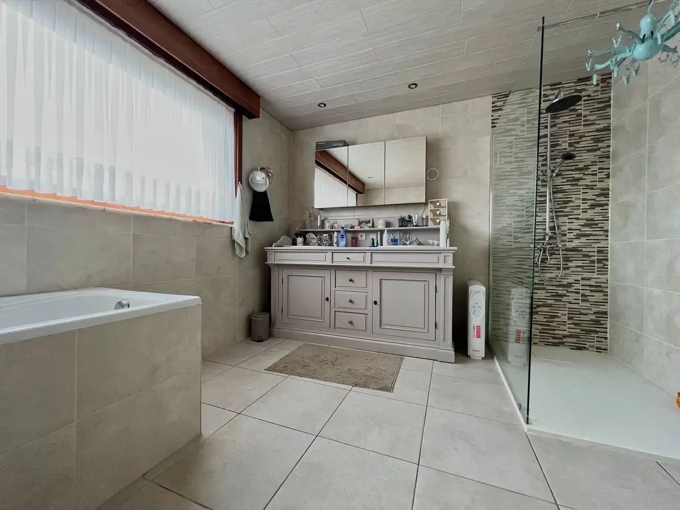 Lichtrijke woning ( slpk + badk op gelijkvloers) +tuin! foto 7