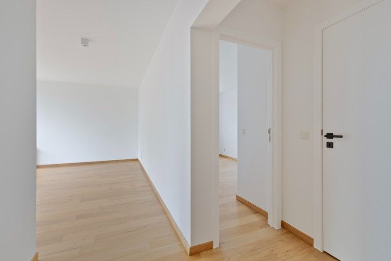 Gerenoveerd appartement met ondergrondse autostaanplaats TE KOOP in GENT! foto 3