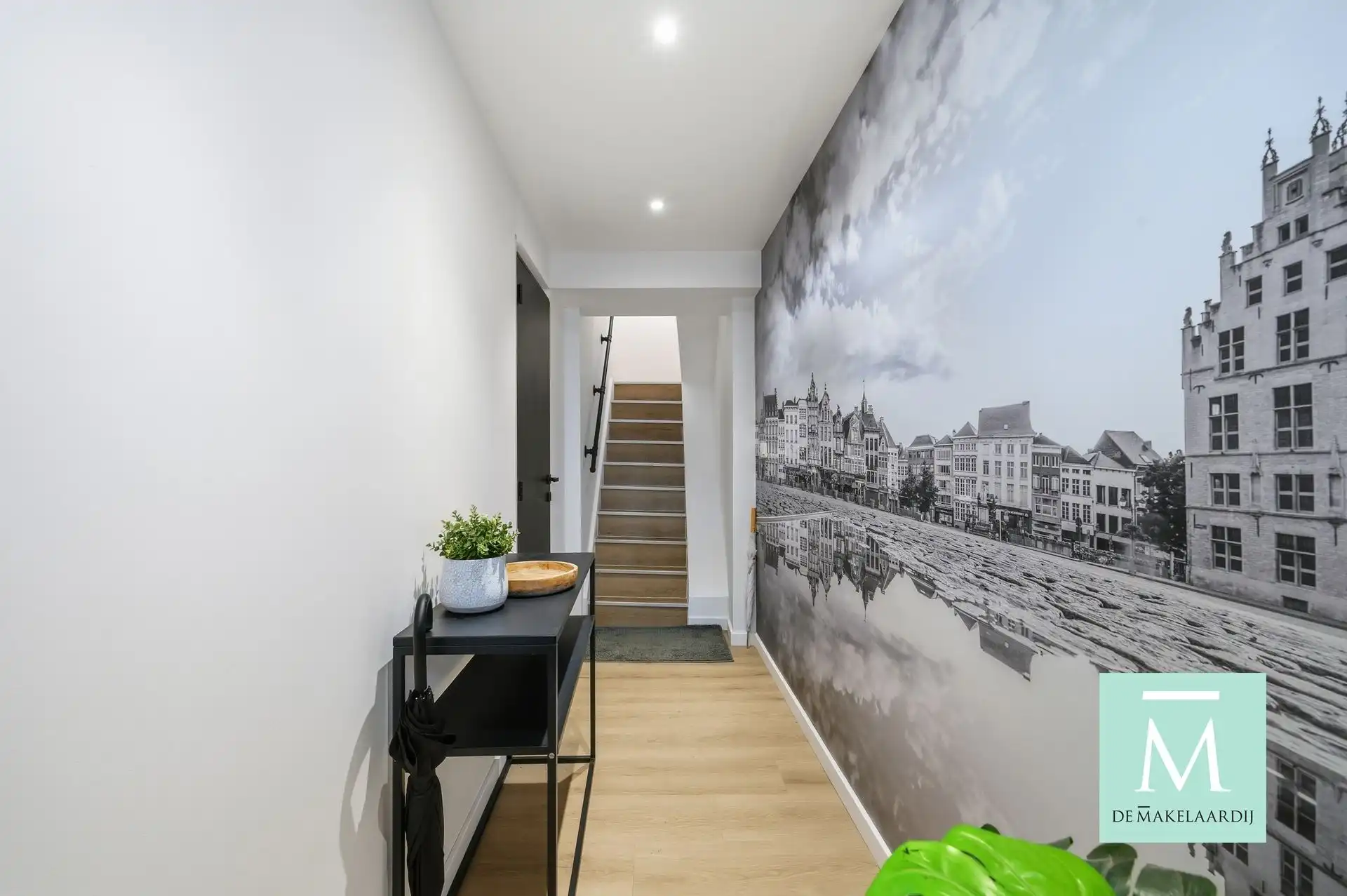 Volledig gerenoveerde woning met inpandige garage met toplocatie in Mechelen foto 12