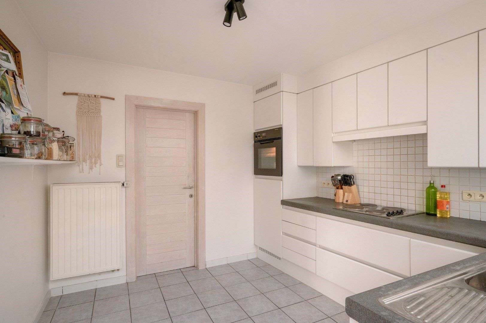 Grote woning met garage, uitweg en mogelijks 5 kamers foto 14