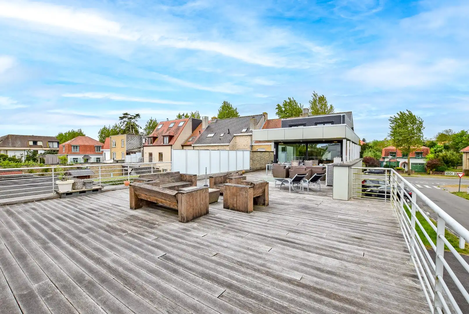 Goed gelegen polyvalent eigendom te Oostduinkerke op 749m². foto 4