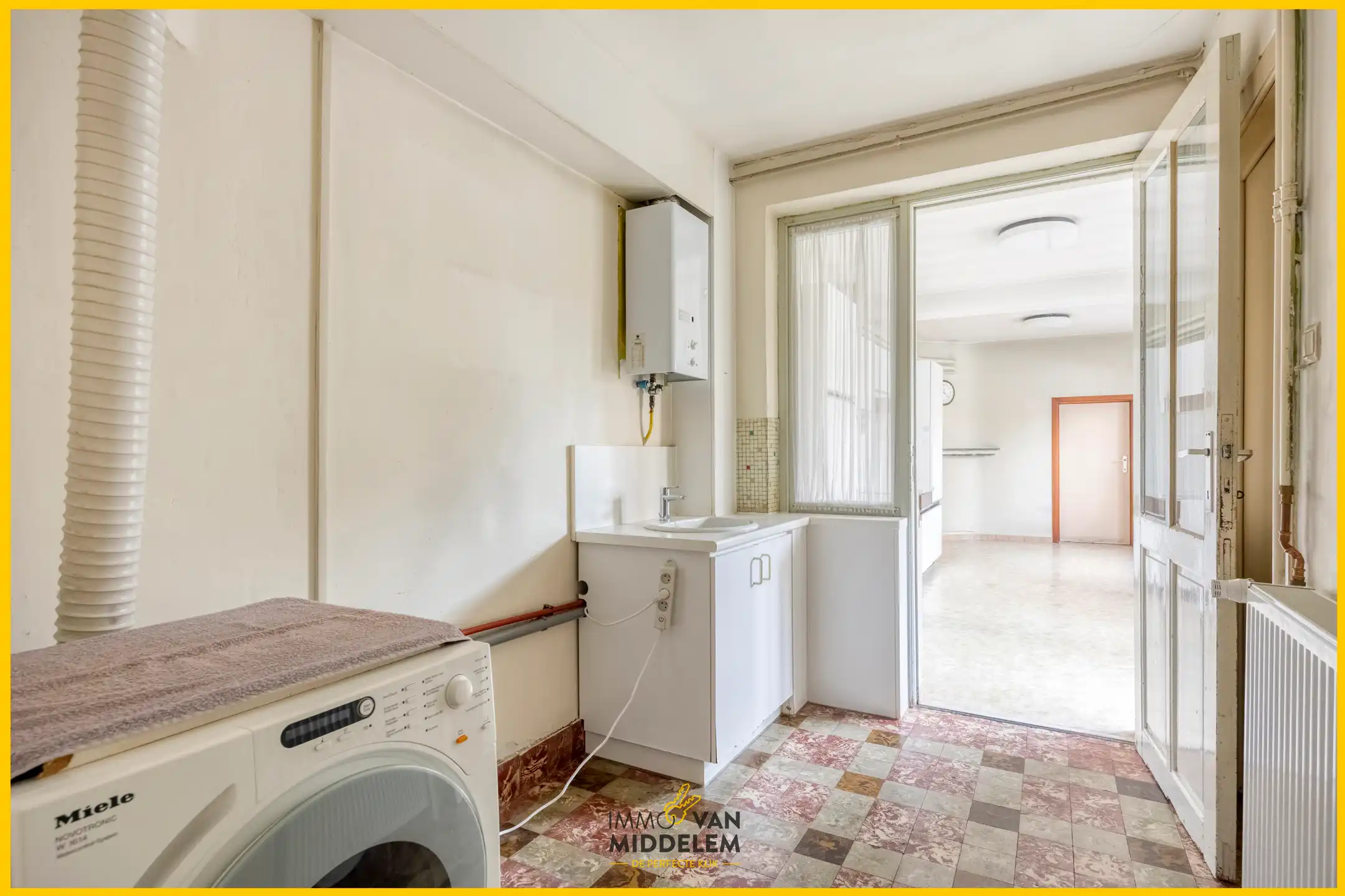 GEZINSWONING MET 4 KAMERS, GARAGE EN TUIN foto 8