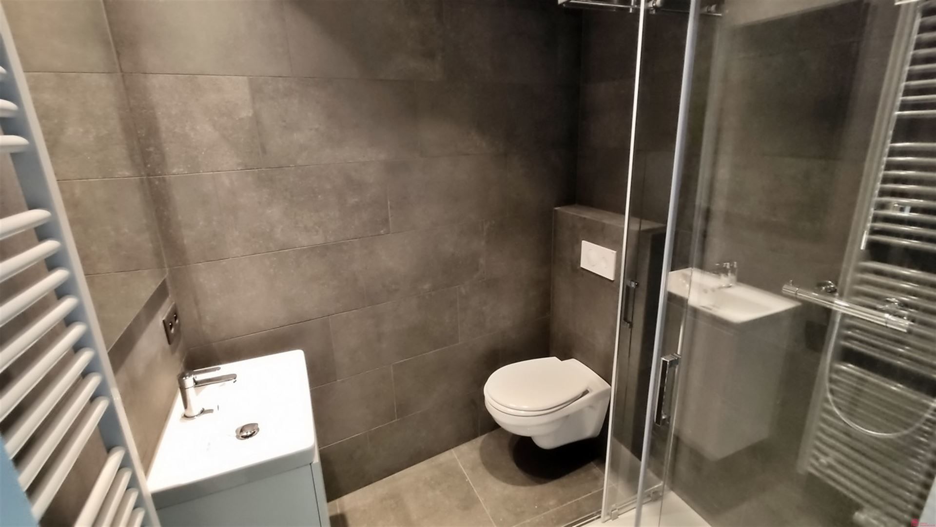 Groot, recent vernieuwd appartement foto 13